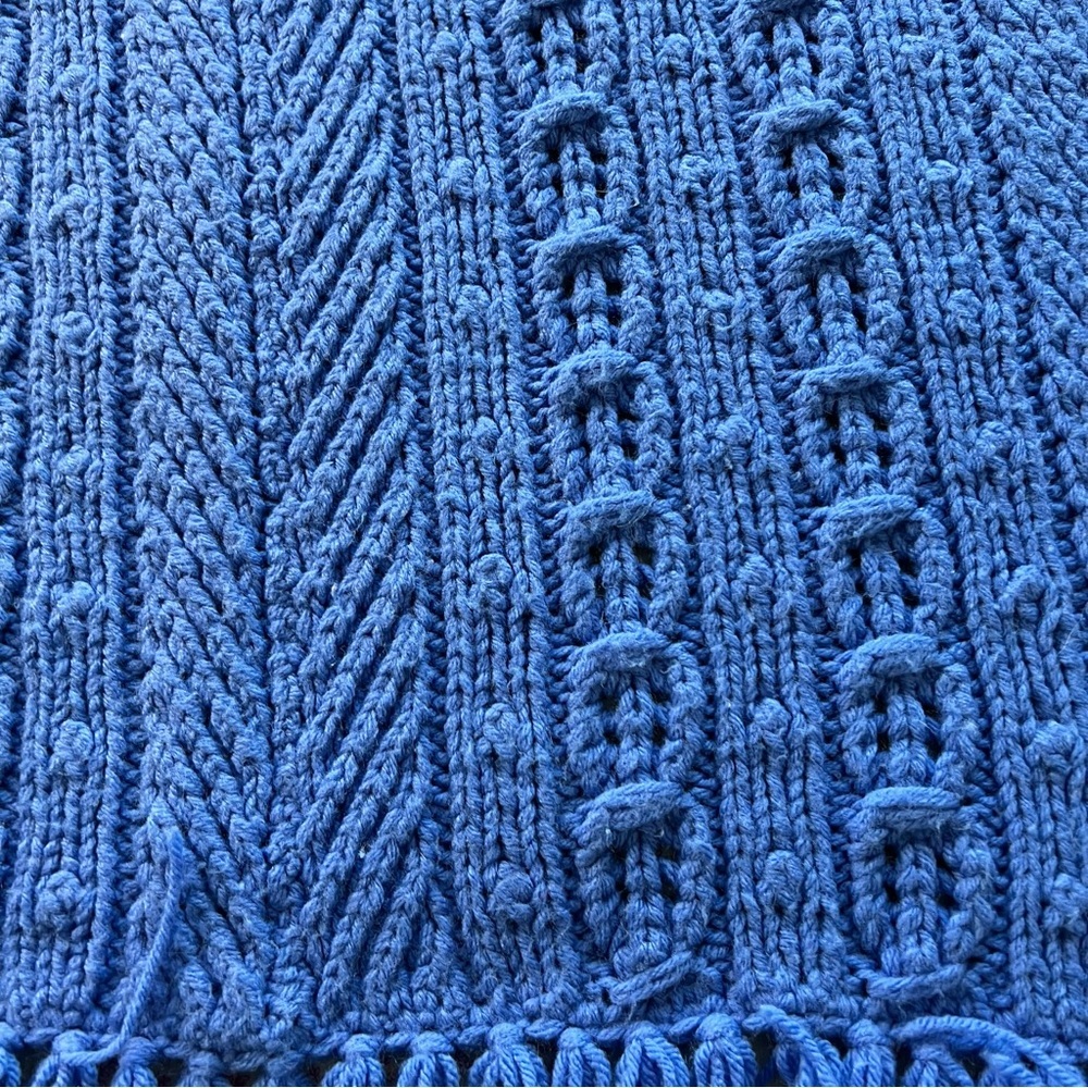 Vintage hand made crocheted  cable knit fringe blanket - Picture 5 of 7